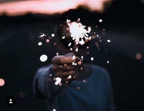 QCancha's tweet photo. Otra típica foto #tumblr es de encuadre horizontal, el diafragma mayor y una alta velocidad ayúdate con un trípode 🙌🏻💕 #tumblrperu #fireworks https://t.co/HydbUzYsSE