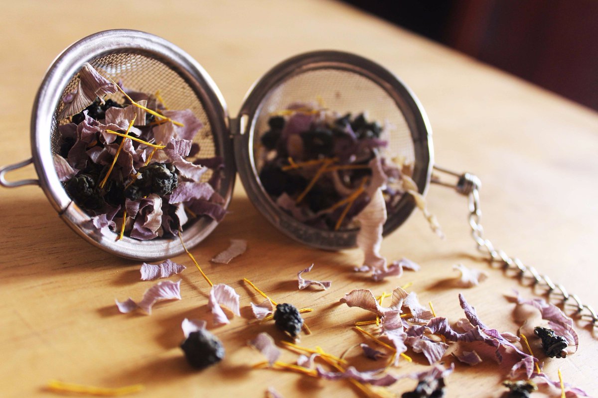 DiviniTea_Lotus's tweet image. Only few grams of lotus tea for a surprising experience !
​
#teatime #divinitea #asiantea #lotustea #healthydrink #ecoproducts #socialproject #ancestralasianmethod #oolongtea #healthcare #naturalmedicine #tea #GoGreen