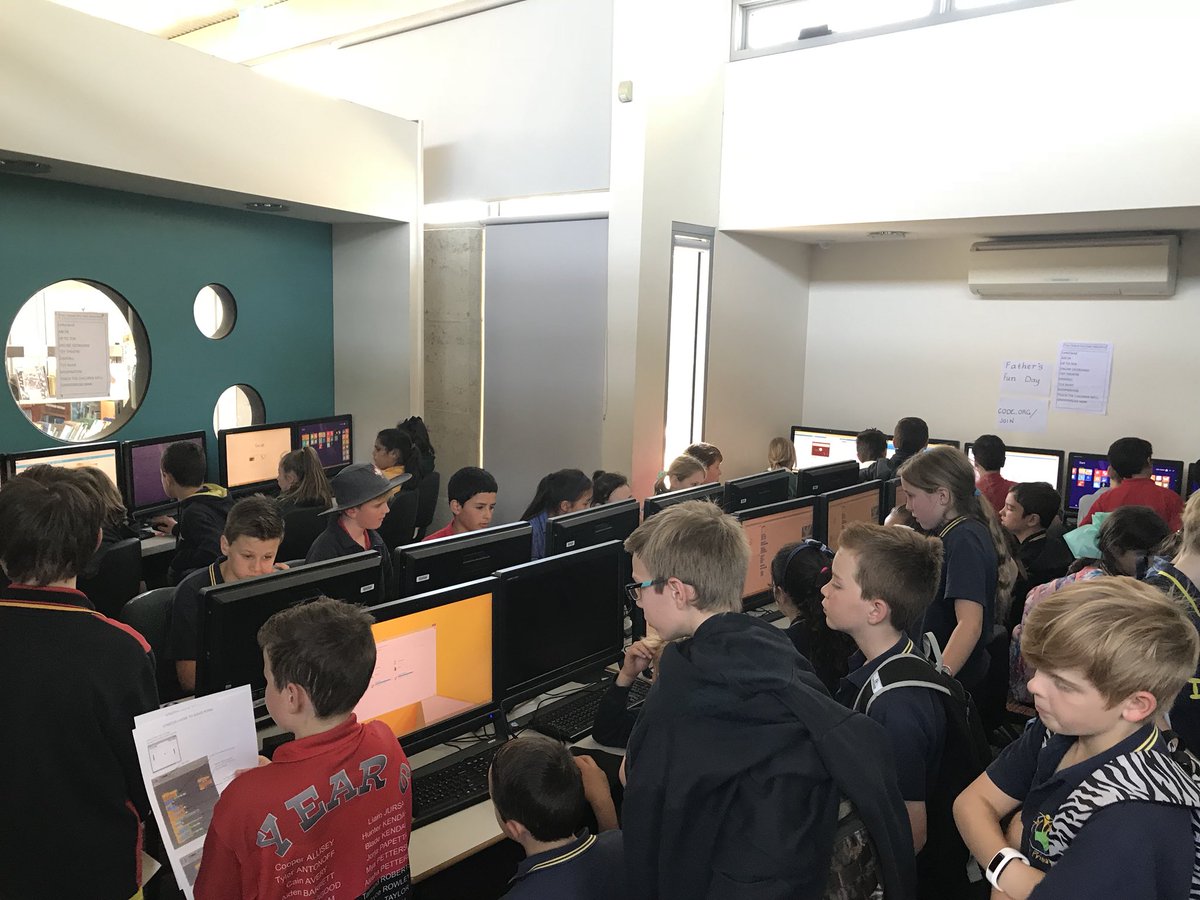 RowellynPark's tweet photo. Standing room only for Coding With @scratch at the #Digitech17 Student Conference https://t.co/1Z6xcPGWnK