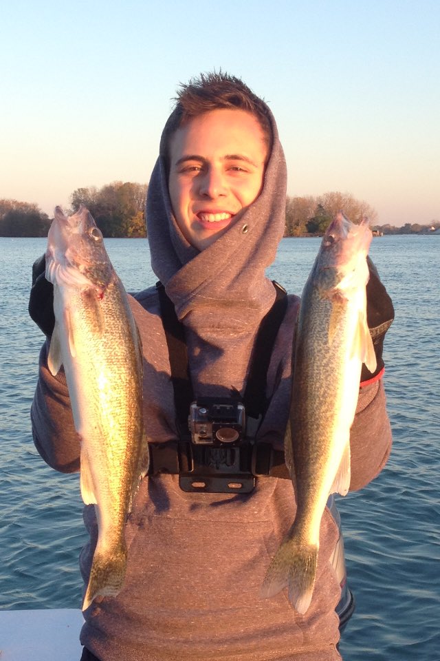 DanielPotocek's tweet photo. The walleye are biting in this cold weather #jigging #detroitriver @ToledoWalleye @WalleyeFishnJou @mike_Iaconelli @FishingTheMW @BassProShops @LowranceFishing @MinnKotaMotors https://t.co/elqqjYK0lc