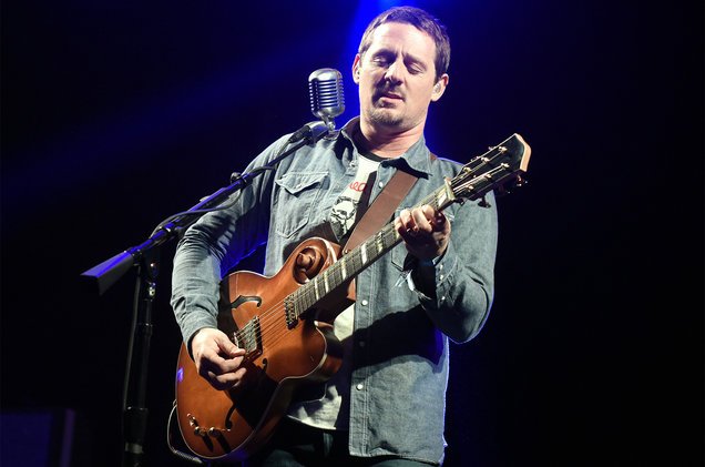 billboard's tweet photo. Sturgill Simpson busks outside the CMA Awards and is donating all the money he gets to the ACLU https://t.co/IJLzjPc6SA https://t.co/xvwUZnAsRp