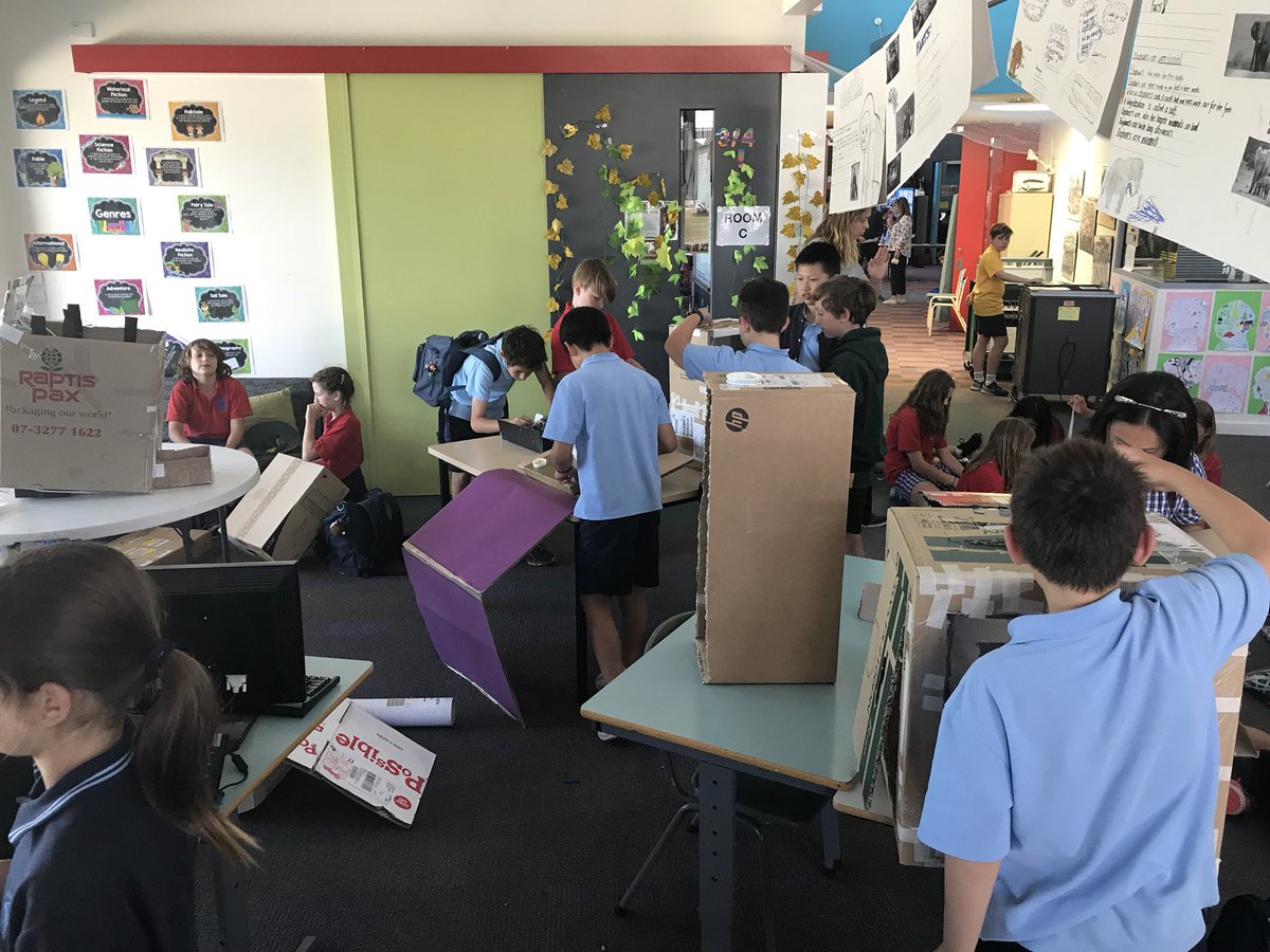 RowellynPark's tweet photo. Cardboard Arcade, maker space ideas at the #DigiTech17 Kids Teaching Kids Conference @carrumps https://t.co/XBevG1sPPQ