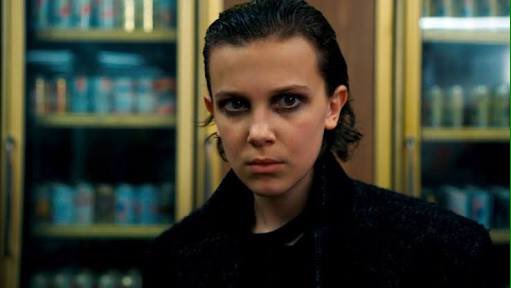 Librinanda's tweet photo. Eu assistindo a 1ª temporada de #strangerthings / eu assistindo a 2ª temporada de #StragerThings2 https://t.co/1WvNoBQqbQ