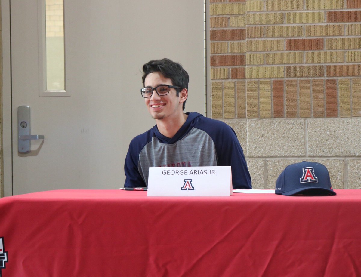 _garias3's tweet photo. I'd like to to thank God for the opportunity he has given me to keep playing the game I love. Excited to officially be a Wildcat     🐻🖌 @ArizonaBaseball @UACoachJ https://t.co/t9gda5M83c