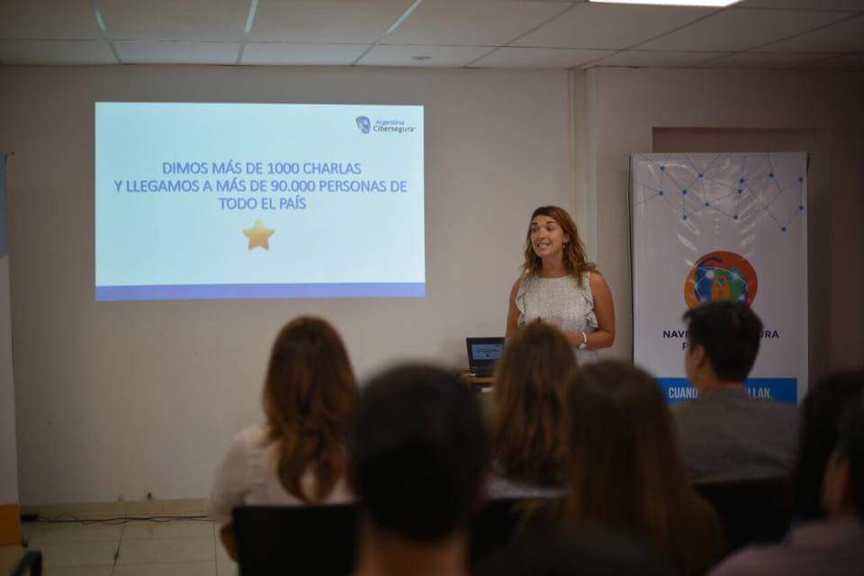 pdigitalnono's tweet photo. Muy didáctica la capacitación #NavegandoSeguro, con interesantes recursos y tips para abordar problemáticas vinculadas a la #CulturaDigital. Felicitaciones @arg_cibersegura @DefensorCba 👏👏. Pucha que valió la pena viajar 150 km 🚌 desde #CTCNono @NonoMuni #ValleDeTraslasierra https://t.co/AdrYB5XFxP