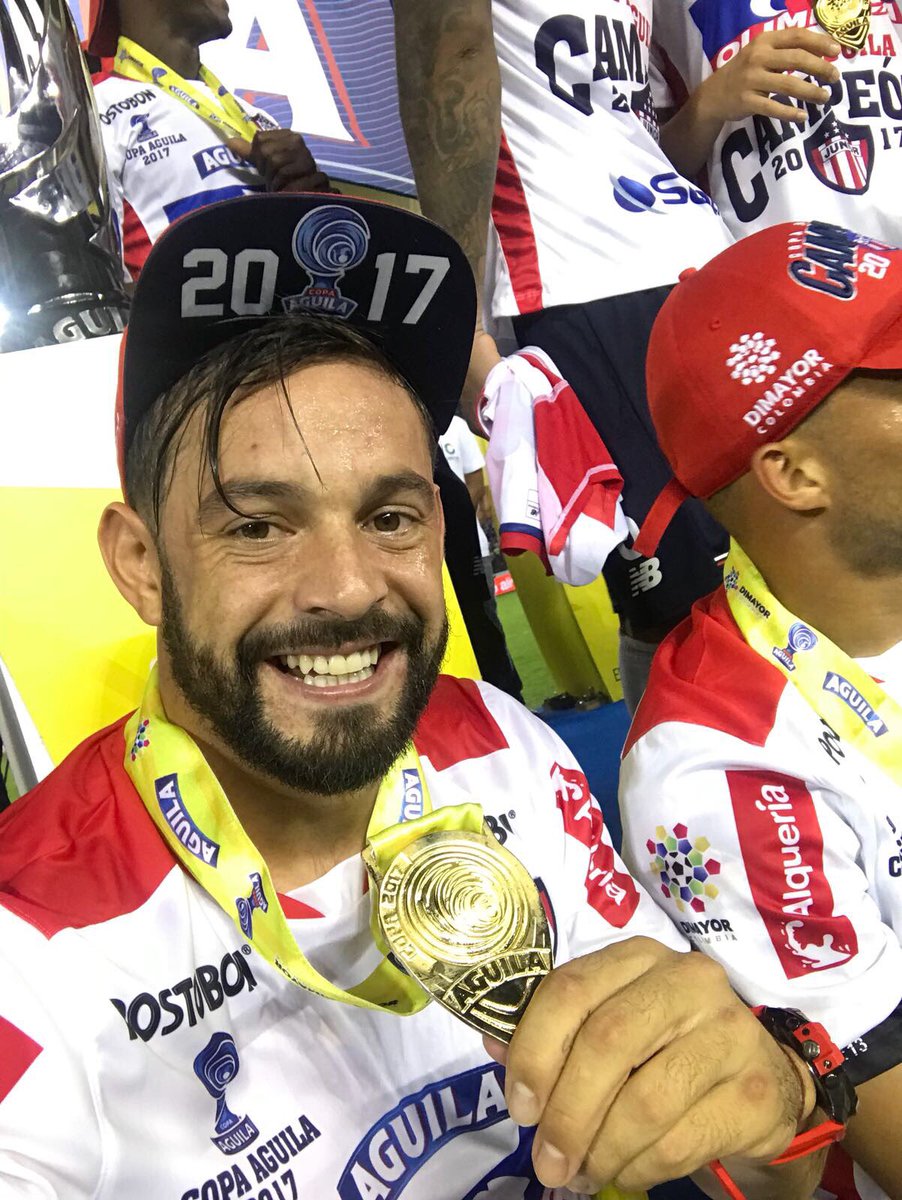 matiasmier19's tweet photo. Somos campeones! Muy feliz de ser parte de esto con @JuniorClubSA! Felicitaciones a mis compañeros y a la gente! Vamos Tiburón! 🏆🦈 https://t.co/trsSvsStu1