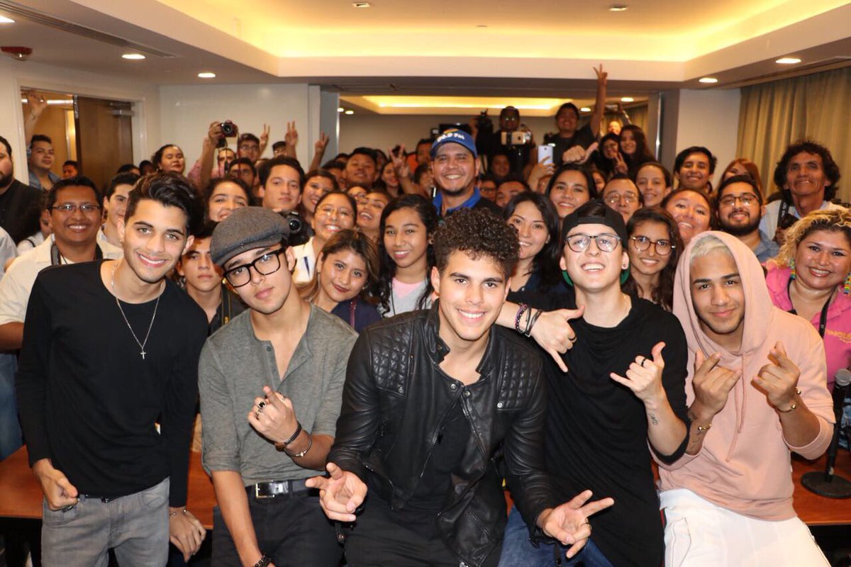 CNCOmusic's tweet photo. #CNCOenMexico 🇲🇽 https://t.co/3wLHTvreuN