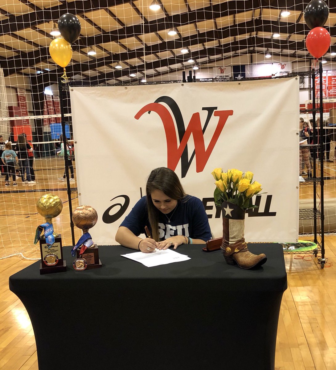 nicole__grant's tweet photo. OFFICIALLY A TOPPER 💛🐐#signedwithseu #hillyeah #topsup https://t.co/QayOVLfRsK