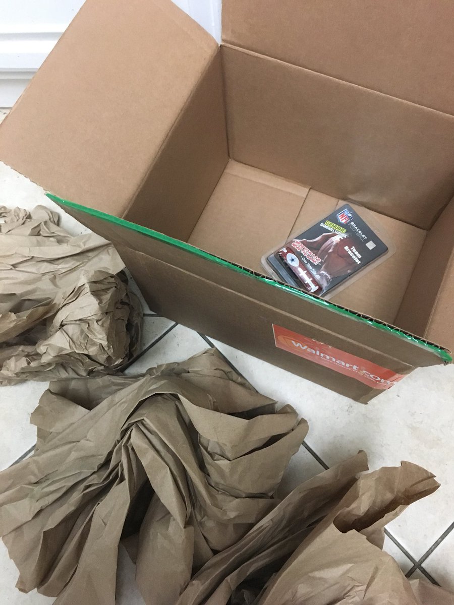 DCnameforever's tweet photo. When pricing goes up for products, this could be why! This is an issue thats been going on. Oversized packaging material for the tiniest item! Causing pricing to go up to cover costs of unnecessary cardboard, packaging tape &amp; possibly weight to ship. @Walmart 
#walmart #shipping https://t.co/5ecDtQxNK1
