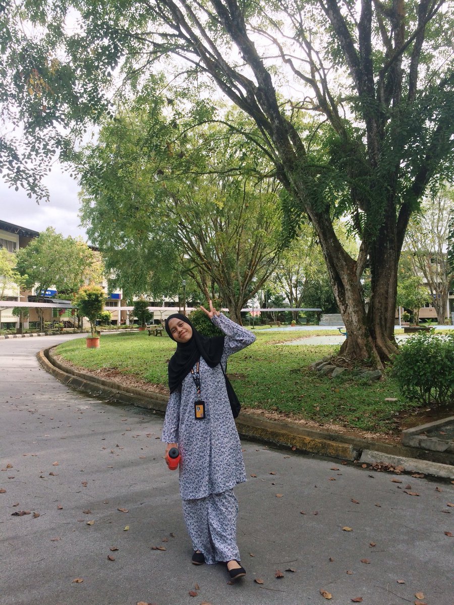 SyerraHMazlan's tweet photo. Done presentation yayy ππΌ #shahputrarians #sr243 https://t.co/TxZxNXvKeq