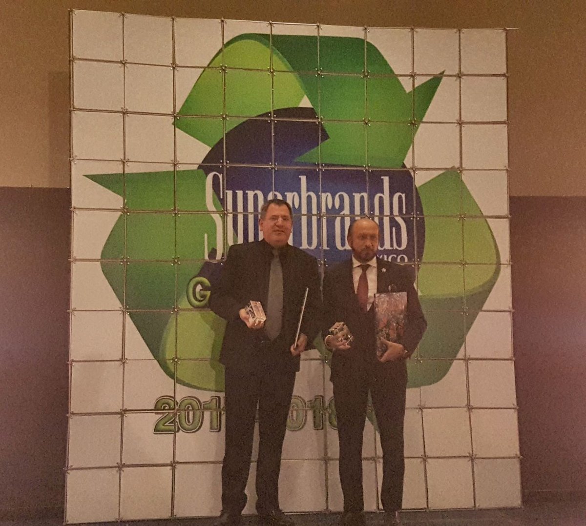 SuperbrandsMX's tweet image. Premiamos la responsabilidad social de las marcas con el sello #Greenbrands