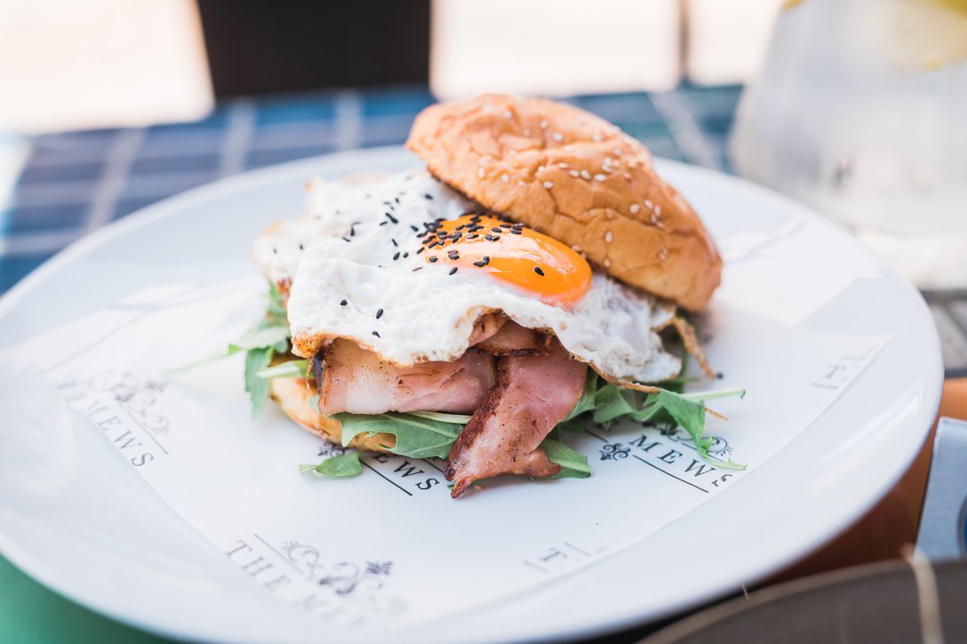 Hmm ...bacon and eggs done to perfection at The Mews. #sydney #mastinlabs #fujipushed