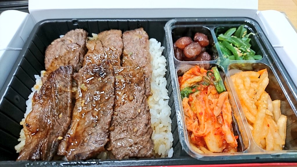 チキチキジョニー石原 毎週金曜日午前9 55 Mbsで放送中の ほしおび 収録前に藤井日菜子さん と楽屋でランチ 局長賞すごい 今日のお弁当 めっちゃ豪華 S Sやったー いっただーきまーす