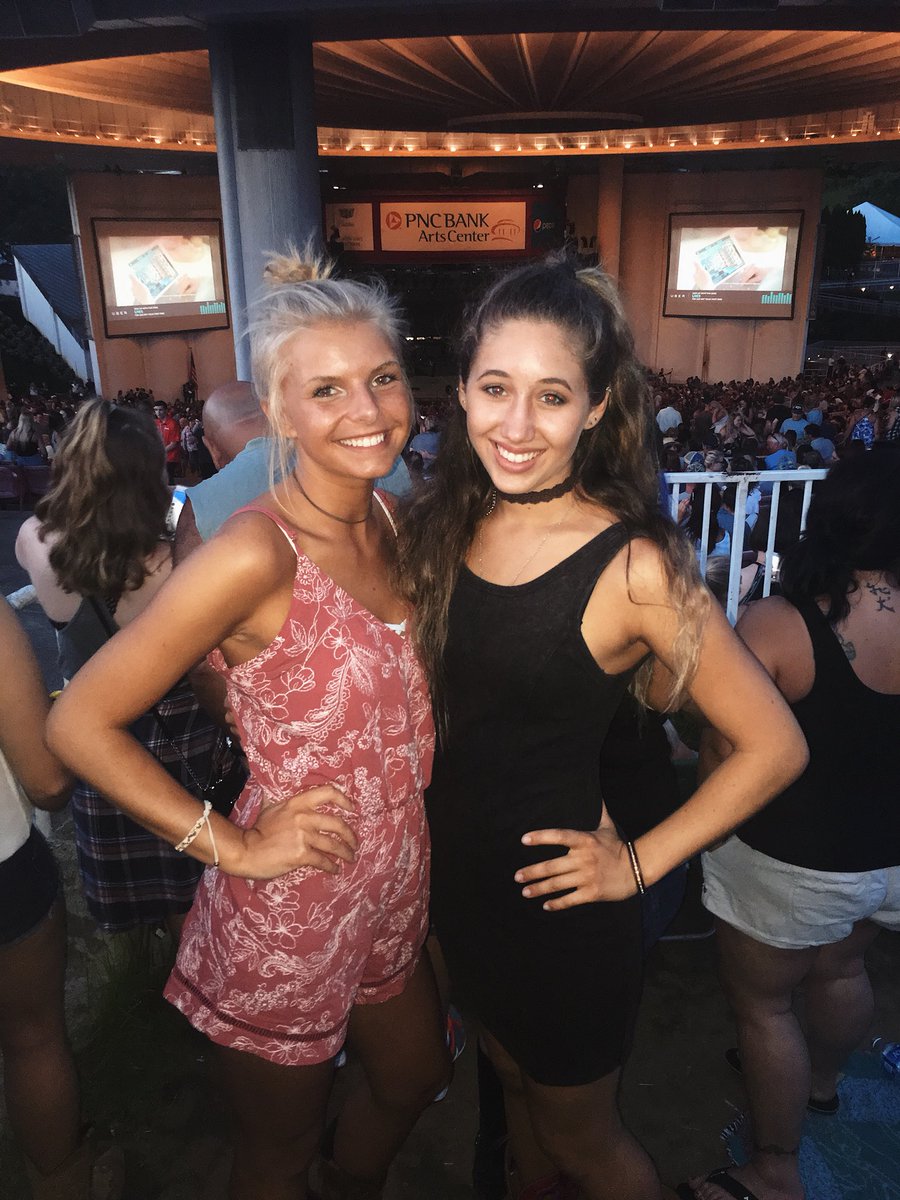 LeaHarding's tweet photo. @torimyirski AHHH CHICKA HAPPY BIRTHDAY! i love youuu. &amp; cherish all the amazing memories of our life long friendship. hope today was great💜 https://t.co/n7OgeOWqTh
