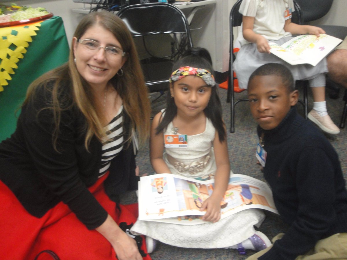 ReynaHMQ's tweet photo. Thanks HMQ staff for reading with our students! #HMQ2018 https://t.co/oyiYzRik9t