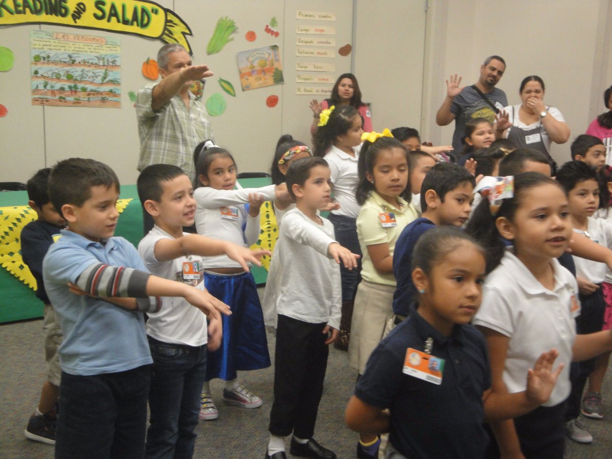 ReynaHMQ's tweet photo. First graders promised to eat vegetables every day! #HMQ2018 https://t.co/ROaGrpYTdw