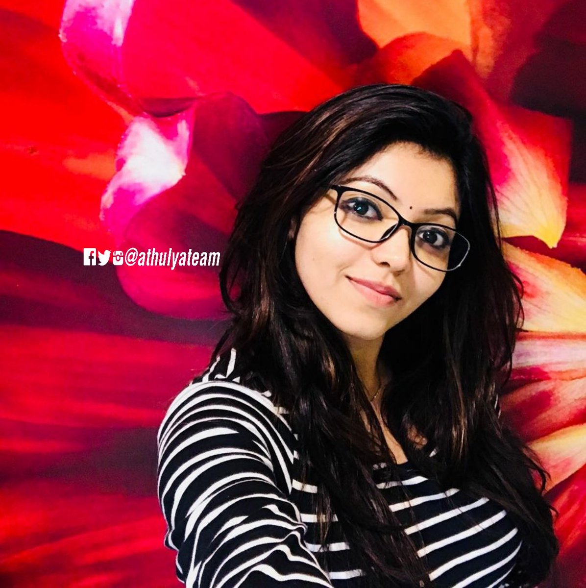 AthulyaNews's tweet photo. #Kannazhagi @AthulyaOfficial's latest selfies 😍 #Exclusive https://t.co/80E0olNxn5
