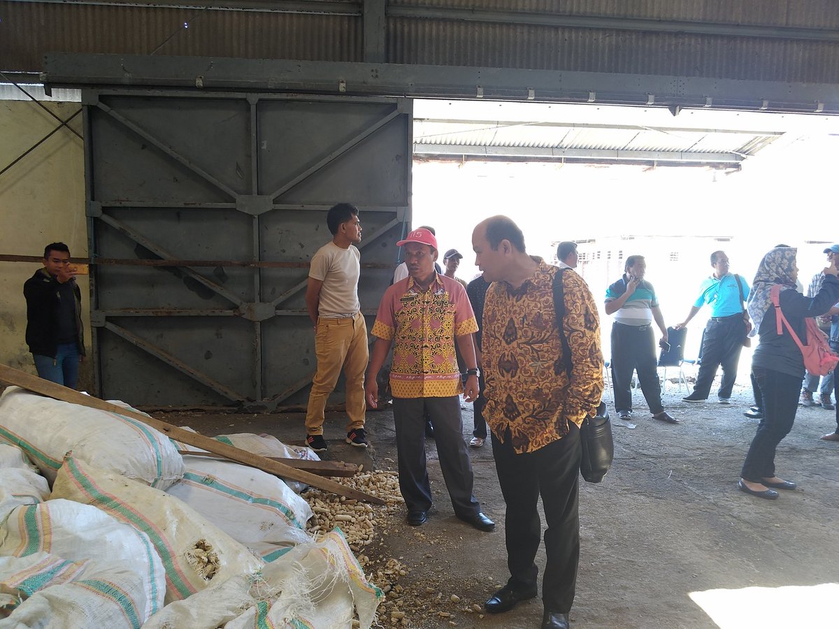 KemenkoInfra's tweet photo. Manajemen stock garam perlu diatur dengan penyimpanan garam dgn gudang yang baik. #swasembadagaramnasional , Jeneponto (9/11) https://t.co/1MgqnAWY3b