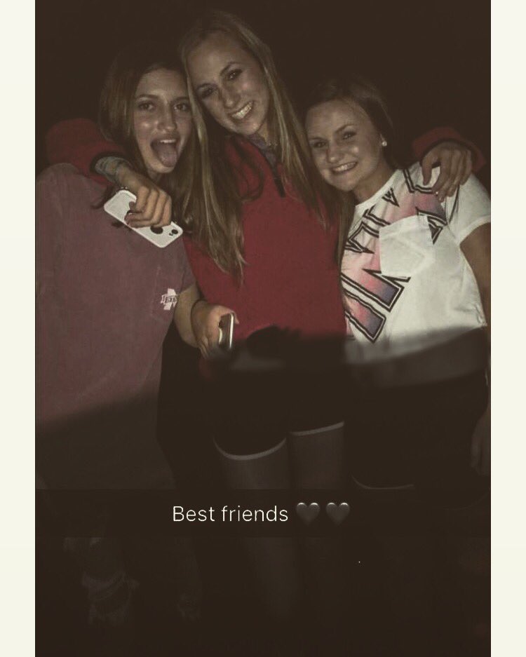 leakendallll54's tweet photo. all i need.. thankful for my besties for always keeping a smile on my face!!😘 https://t.co/7JuxULr7qy