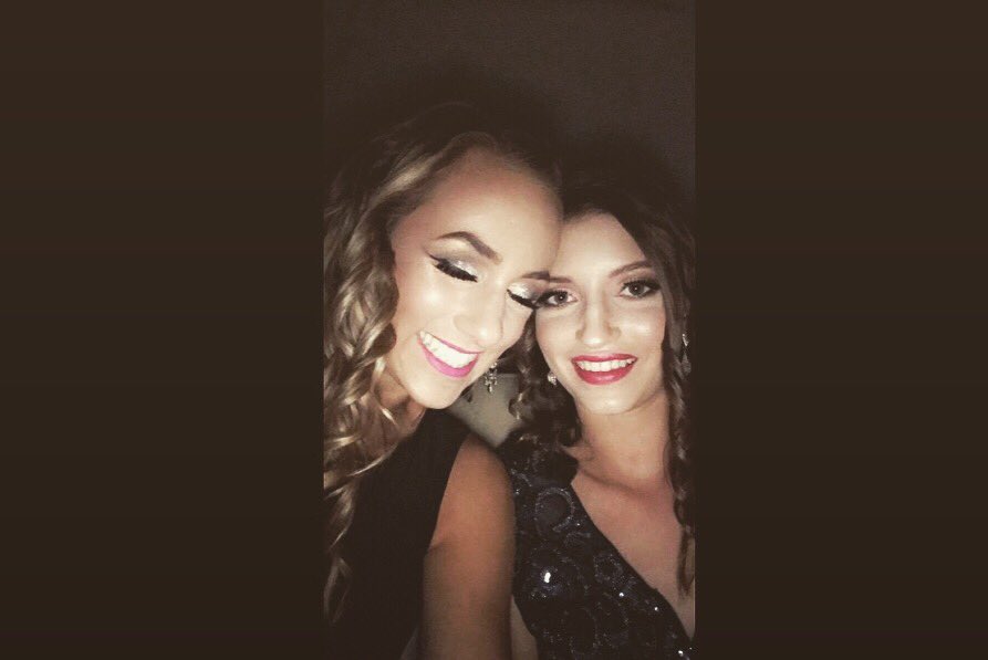 leakendallll54's tweet photo. all i need.. thankful for my besties for always keeping a smile on my face!!😘 https://t.co/7JuxULr7qy