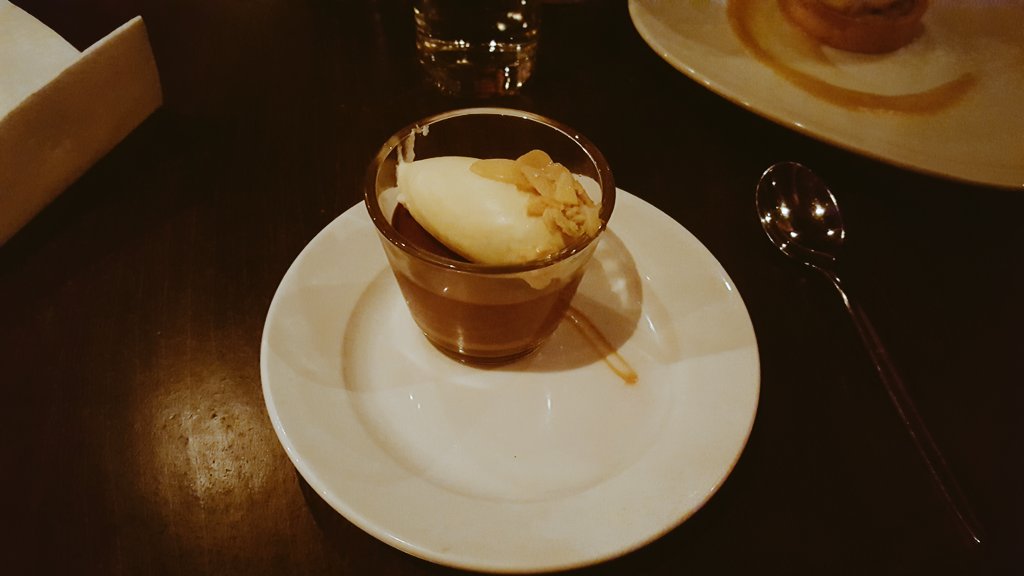 orchidee153's tweet photo. Wow les #gnocchis au #KitchenGallery sont tout simplement délicieux! #todiefor Ils sont servis avec une sauce à la #crème à l'#ail et #mozzarella #dibuffala #épinard #tomate #MTLaTABLE #Menu #31$ #huître et #foiegras poêlé #tataki de #boeuf #crémeuxauchocolat https://t.co/tBRMczMozg