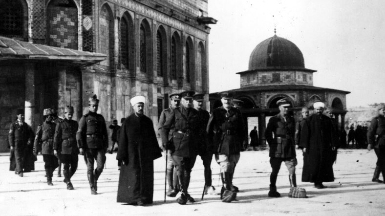 GuncelBilgi1's tweet photo. İngiliz askerleri #kudüs’te, ve #filistin sokaklarında,

İngiliz derin devleti #sultan #Abdülhamit döneminde şimdiki #İsrail’in temellerini attı, https://t.co/7KVbdsW6g9