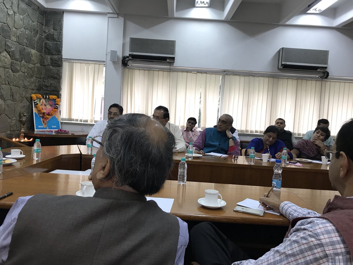 ashwani_mahajan's tweet photo. @SwadeshiManch RoundTableConference on #EmergingIssuesinWTO @SSAhluwaliaMP delivers Key Note Address https://t.co/lJx7LQR2wT