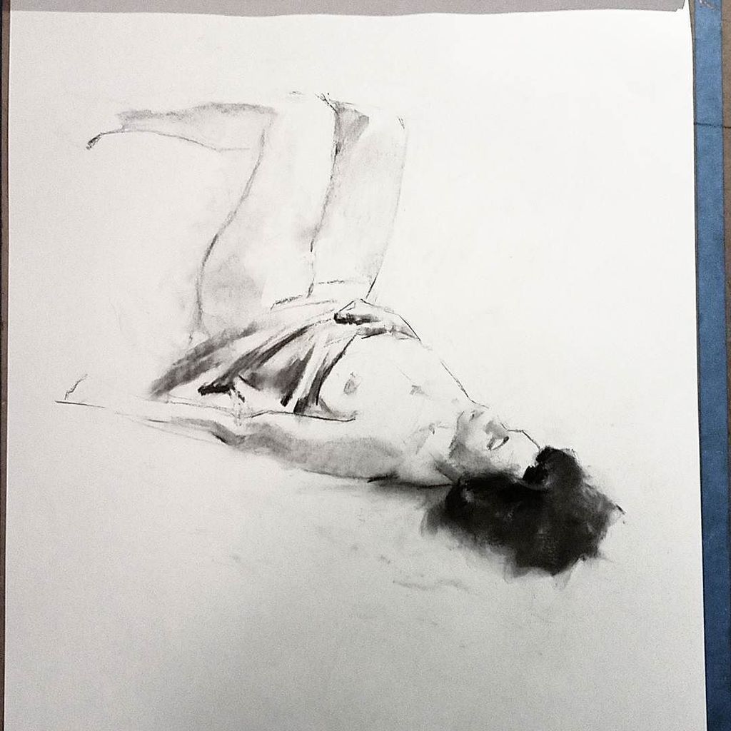 Mainloop's tweet photo. There's a lot I like about this one, actually. #drawing #charcoaldrawing #drawing #fineart #forfacebook #figuredrawing #femalenudedrawing https://t.co/L8aISI7DKX