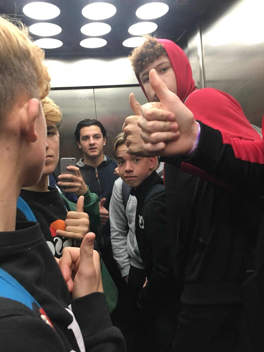 joejbbennett's tweet photo. Sorry @TheTrspe  we got stuck in the lift... #onourway https://t.co/peautY02f9