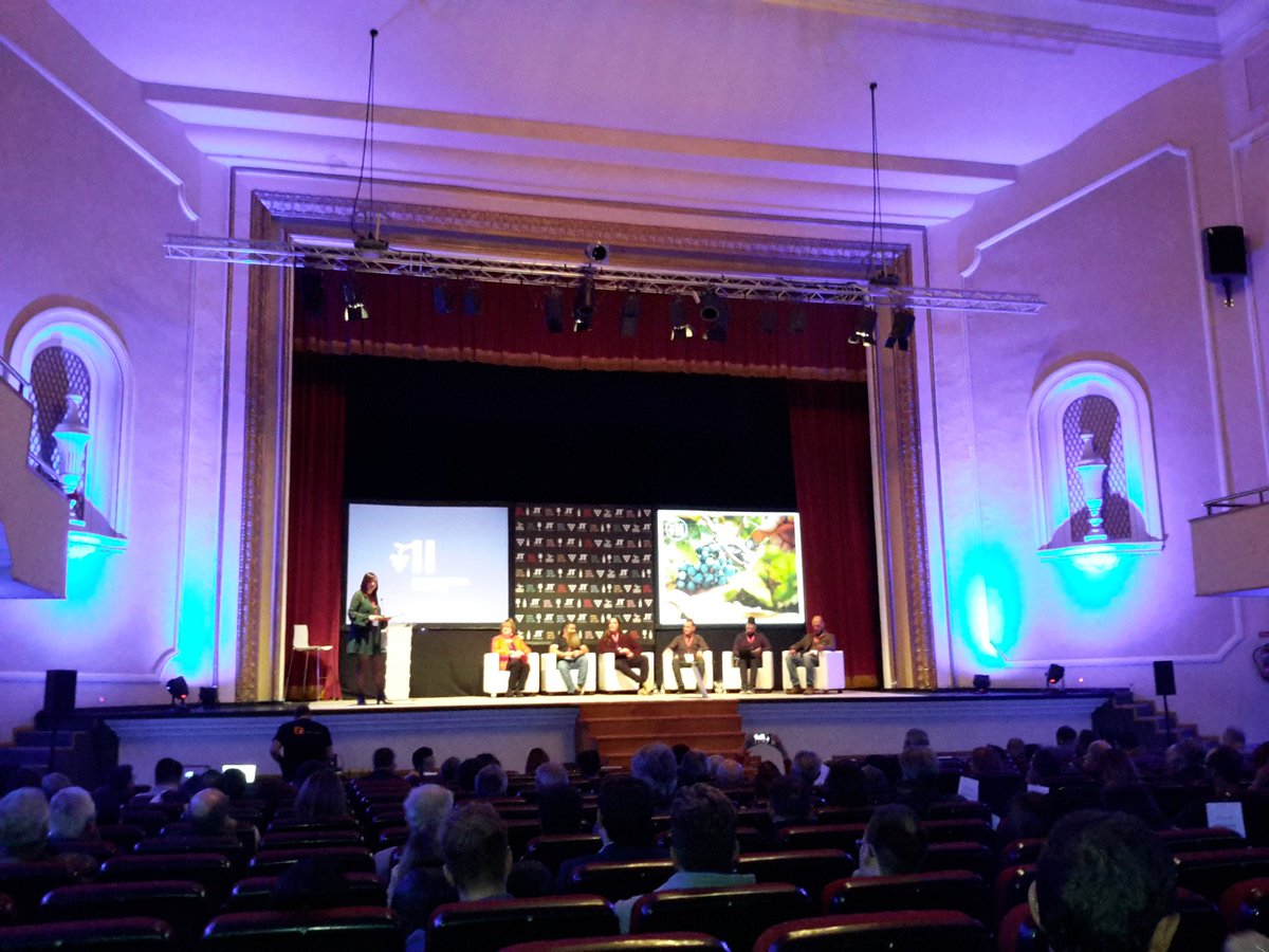 butielanas's tweet photo. Comienza la mesa redonda en II #ForoBobal #vinosbobal @DOUtielRequena #welovebobal🍷🍷🍷🍷👌👌👌 https://t.co/ltDeePdNPX