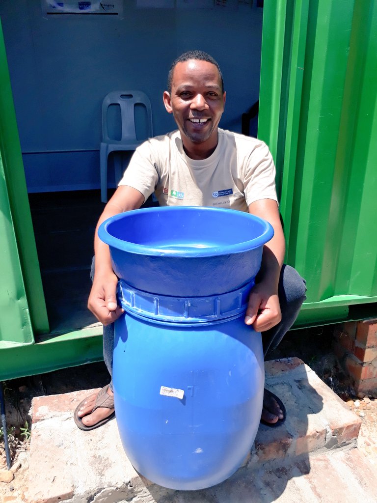 QueenBee_Mktg's tweet photo. This is Solomon... #GeniusOfSpace in the Groendal township. Project headed by himself to give the community access to a clean environment #GreyWater @Franschhoek_SA #inspiration https://t.co/UmhjxZ7ux4