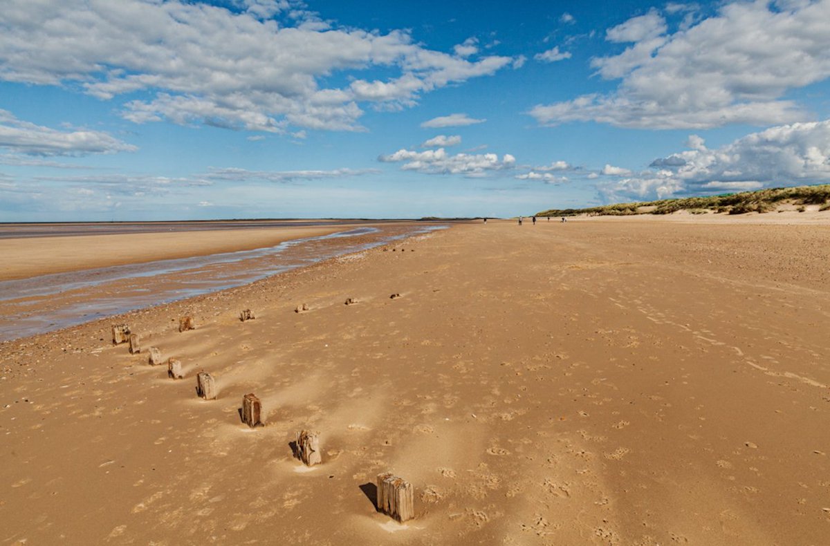 SilvercottageUK's tweet photo. #ThrowbackThursdays Summer 2018 will come around sooner than you think, fancy a walk along here? Join us in Norfolk and stay in one of Norfolk's Hidden Gems. https://t.co/CEXNWCYfc8