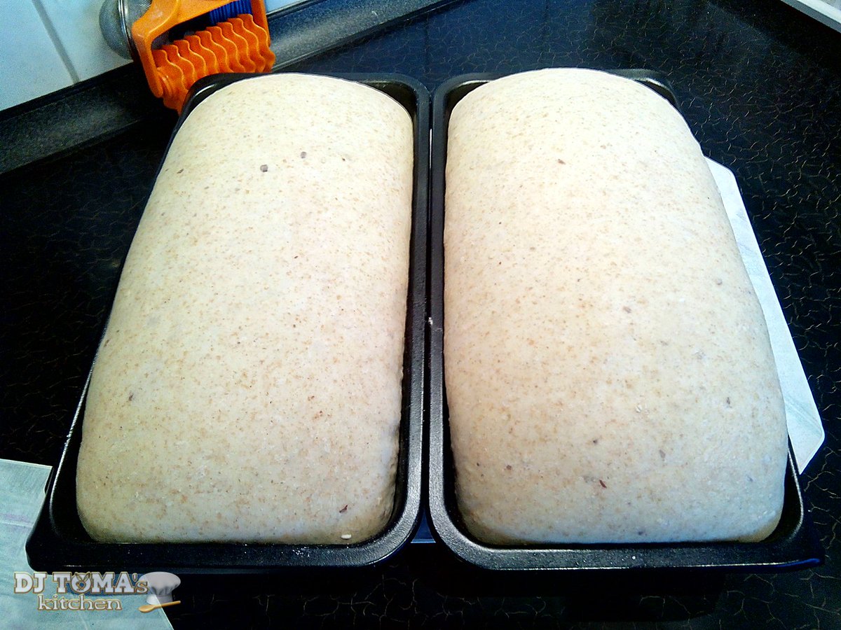 DJToma1's tweet photo. π½ πGarlicky home-baked #bread
π· #food #photo #photography
πͺ #recipe #kitchen #tomakitchen
π΄ #baking #cooking #dinner #garlic https://t.co/zlYbWLby55