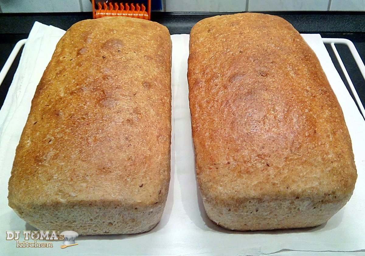 DJToma1's tweet photo. π½ πGarlicky home-baked #bread
π· #food #photo #photography
πͺ #recipe #kitchen #tomakitchen
π΄ #baking #cooking #dinner #garlic https://t.co/zlYbWLby55