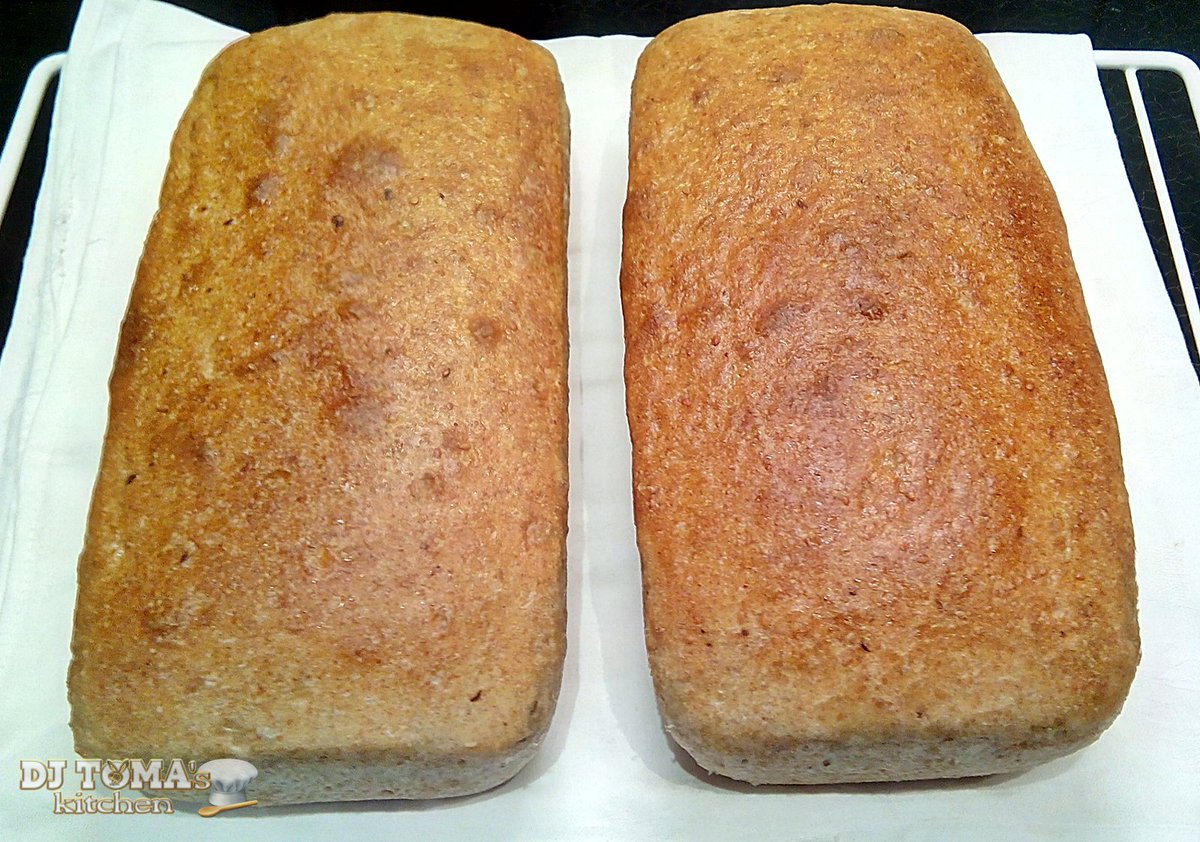 DJToma1's tweet photo. π½ πGarlicky home-baked #bread
π· #food #photo #photography
πͺ #recipe #kitchen #tomakitchen
π΄ #baking #cooking #dinner #garlic https://t.co/zlYbWLby55