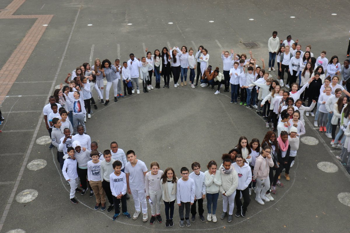 Conflans Sainte Honorine On Twitter Nonauharcelement Journee Nationale Du Lutte Contre Le Harcelementscolaire Les Eleves Du College Les Hautes Rayes Ont Mis En Place Un Non Humain Dans La Cour De L Etablissement Puis Ont