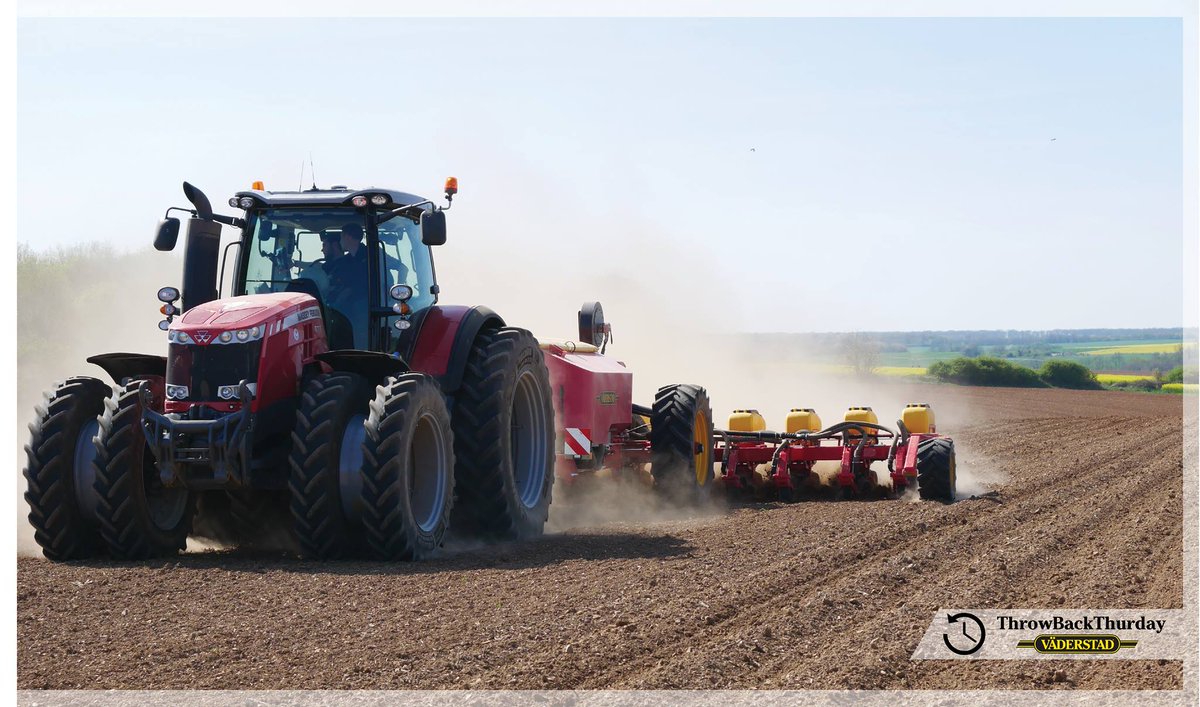 BBeraudSudreau's tweet photo. Retour sur le #demotour2017 @VaderstadFrance ! Quel équipement pour mettre en valeur les qualités de leurs outils? Les nouveaux @MF_EAME équipés de 8 @MichelinAgriUK #Yieldbib à technologie basse pression #ultraflex bien sûr! #memories @LoicSouchaud 😀 https://t.co/13eVK2ksh7