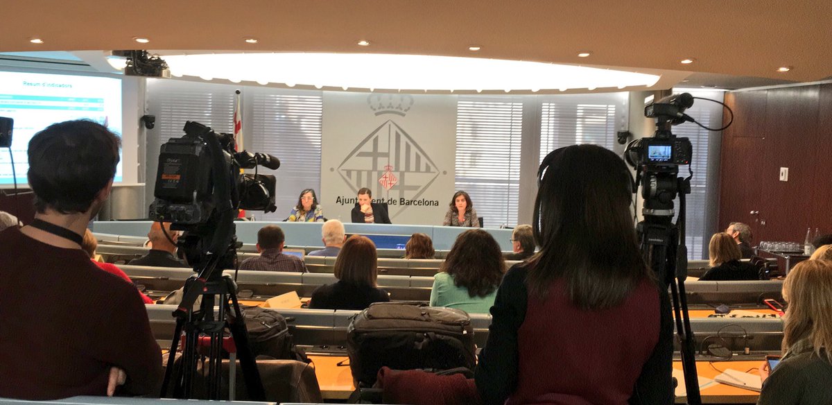 EvaRomeu's tweet photo. Molt orgullosa de ser part de l'equip de comunicació #ARDOC de @salutpublicabcn i cobrir avui la presentació de l' #Infosalut16 amb @mmassarda. Gran tasca del professionals per la cura de la salut dels habitants de Barcelona! https://t.co/tB25yKJsFu