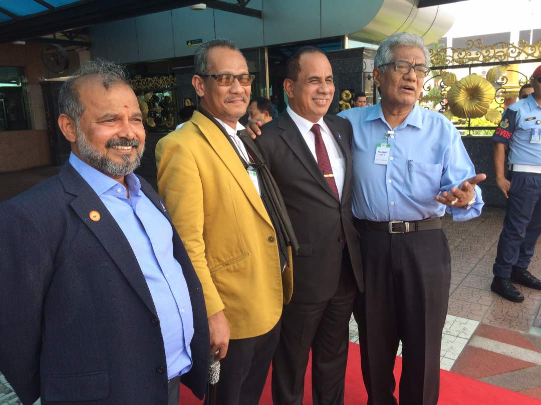 BeliaSakti's tweet photo. President @MakkalSaktiOrg , DS @thanenthiran3 was at Subang Air Force Base to send off PM DS @NajibRazak departing to Vietnam tdy afternoon. https://t.co/EEcJV10oC3