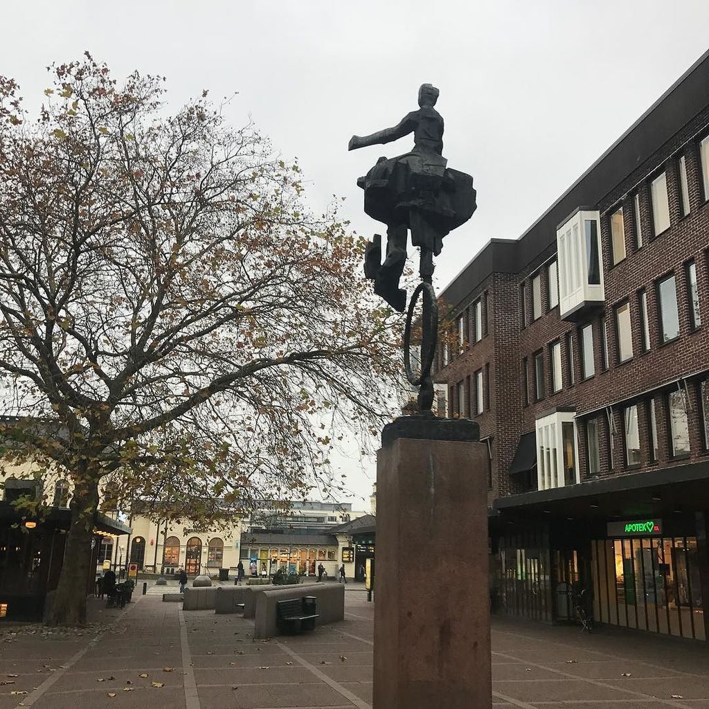 trueindian's tweet photo. The beautiful city of Lund
#sweden #lund #lundcentral #beautiful #coldmorning #scandinavia #eurotrip4 #winterishe… https://t.co/R3AfLTUyMq https://t.co/gnGYPJsZXq