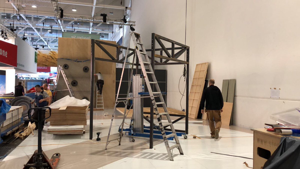 WRG_inizio's tweet photo. #WRGenvironments are @hannover_messee today, onsite for the build of #Titan #GoodyearFarm's stand @AGRITECHNICA which opens this weekend. #Agritechnica #Agritechnica2017 #Hannover #onsite #standbuild #environments #createunforgettable https://t.co/PntORbtnwD