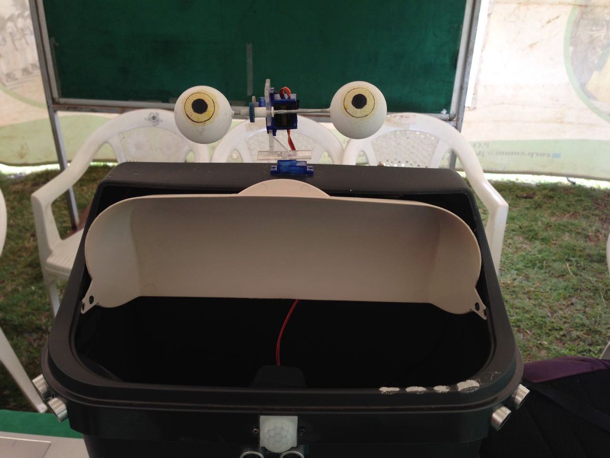 KabiruSylvester's tweet photo. #Cleanous
#Talkingdustbin https://t.co/hfEv0UTEQ6