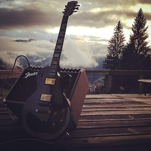 Schneit1's tweet photo. Chilling out in the Austrian mountains✌️ #guitar #weekend #gibson #fender #caferacer #oldschool #autumn #season #amplifier #mercedes #strich8 #scrambler #sundawn #mountains #austria #home https://t.co/jwUCjZ8tY6