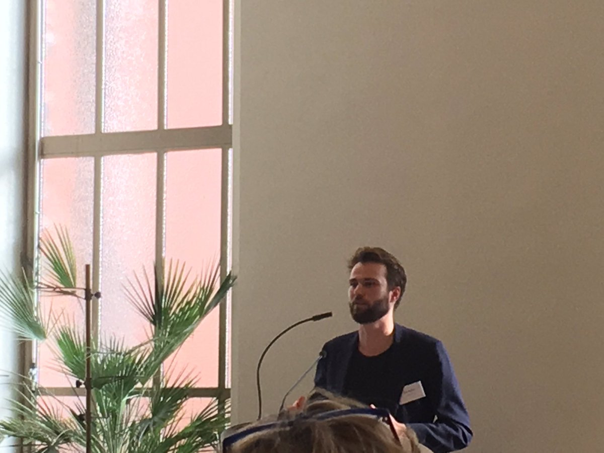 MiekeVerkuil's tweet photo. Jurre Plantinga van #isuemakers over basis(beginselen) van PR &amp; Communicatie #LOB studiedag https://t.co/q5xevrcgHk