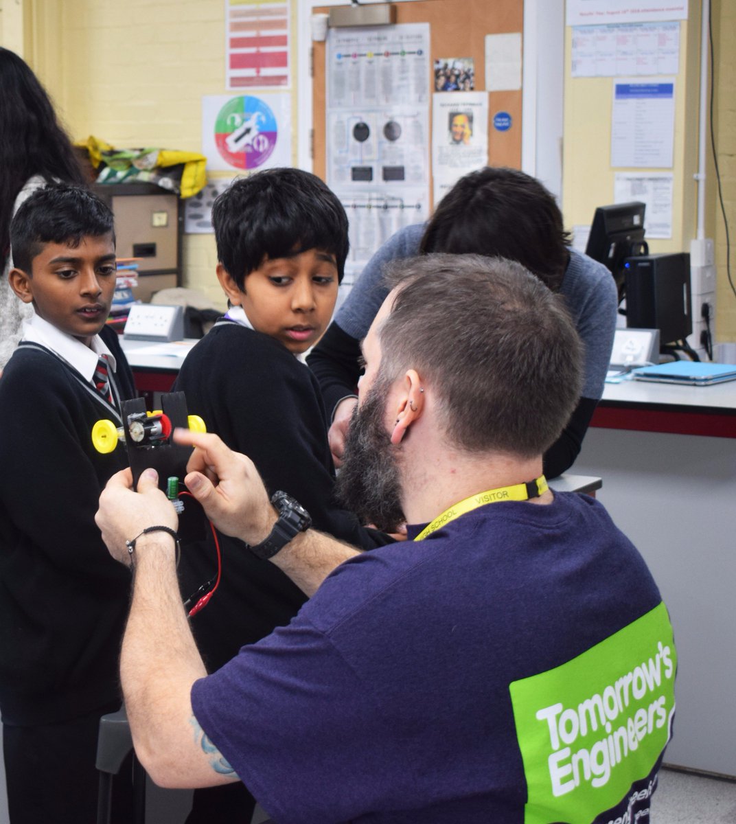 HatchEndHigh's tweet photo. Year 8 students are #thinkinglikeanengineer today as they take part in the #EnergyQuest workshop run by @bydesigngroup. #TEWeek17 #HEHSScience https://t.co/gU5HG8Hphy