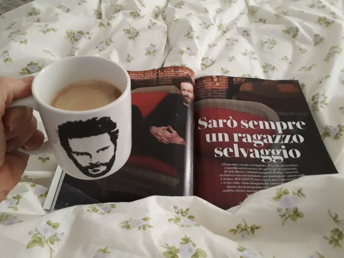 Semmyeah's tweet photo. Letto e (ri)Letto #hovita @lorenzojova #mymugcollection by @laELISAelli #laelicuoriecolori @fvali11 @VanityFairIt #domaniègiaqui #disconuovo https://t.co/6JyIzWzkhg