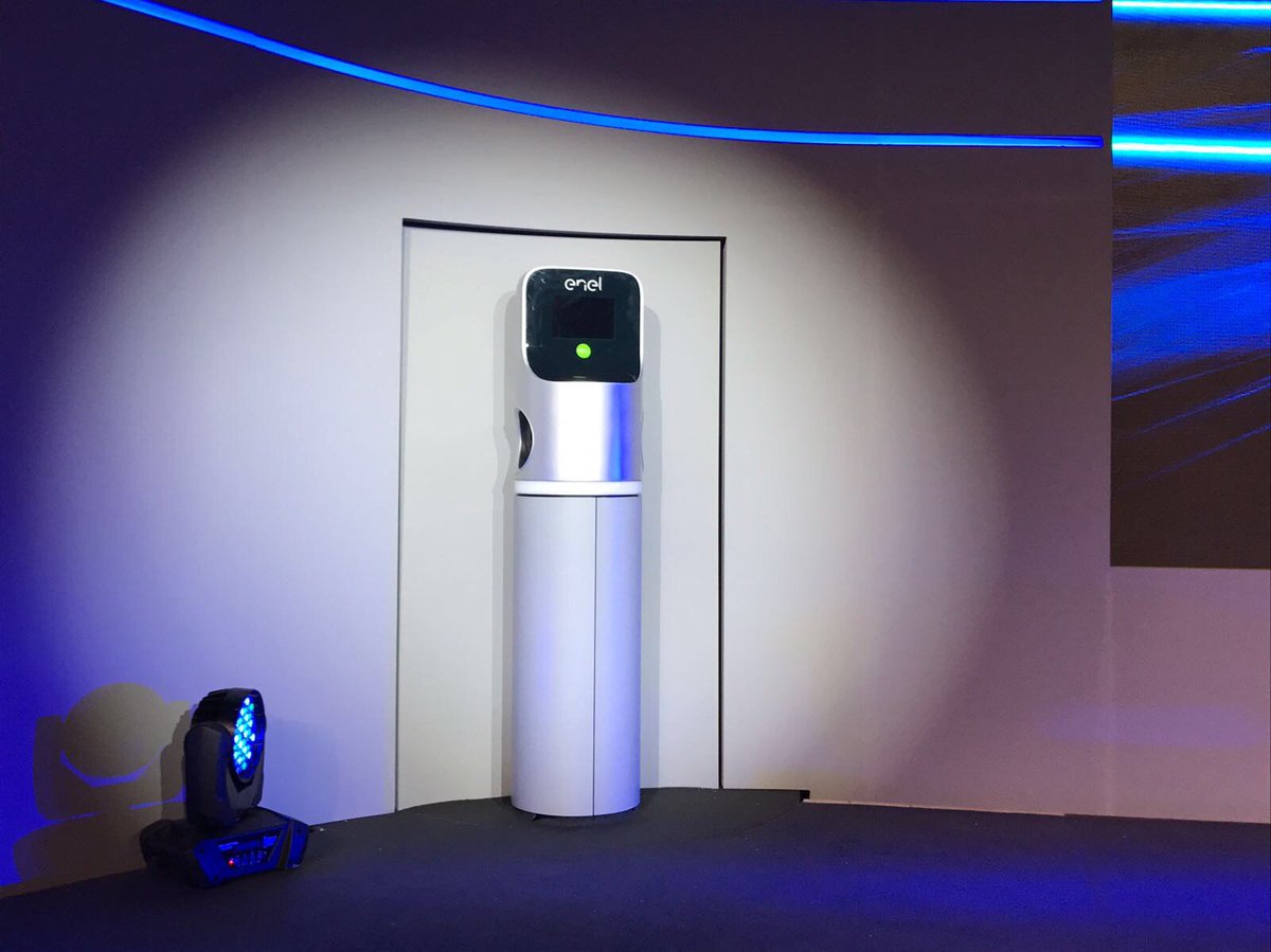 EnelGroupIT's tweet photo. Il design della nuova colonnina di ricarica in ambito urbano è stata progettata da Marco Susani e Defne Koz: nuove possibilità di interazione con il cliente e gestione più agevole e veloce integrando nuove tecnologie. #eMobilityRevolution https://t.co/dg58r4Clj8