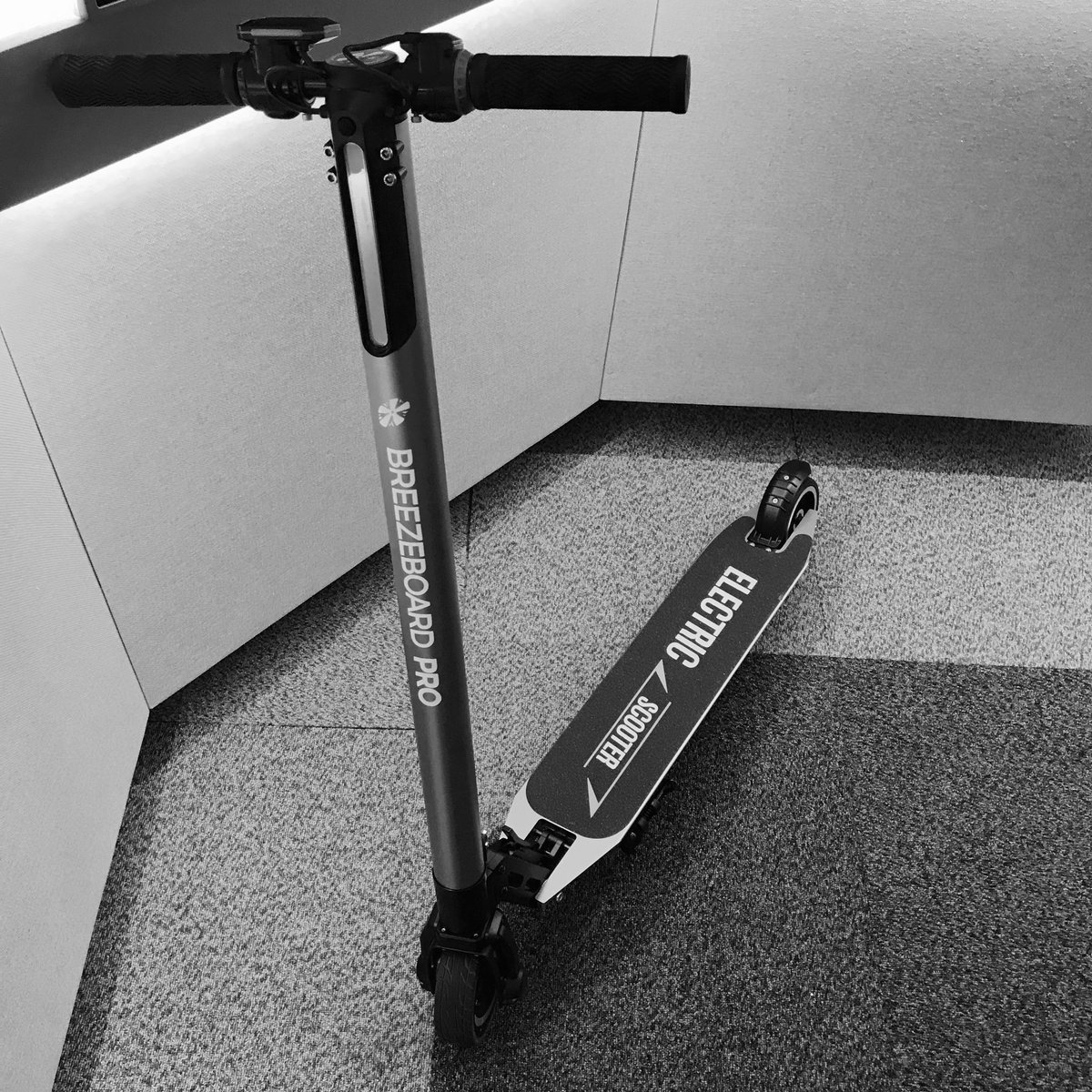 hitsradiouk's tweet photo. LAST 6 BEST SEATS FOR #KeyLive PLUS A @BREEZEBOARDPRO TO BE WON IN 10 MINUTES! 🛴🎫 https://t.co/NxunHfL3ux