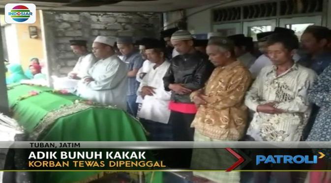 liputan6dotcom's tweet photo. Usai Memenggal Sang Kakak, Pelaku Hadiri Hajatan Warga di Tuban https://t.co/NJf2CiE8Mk https://t.co/GaL2dvJWCY