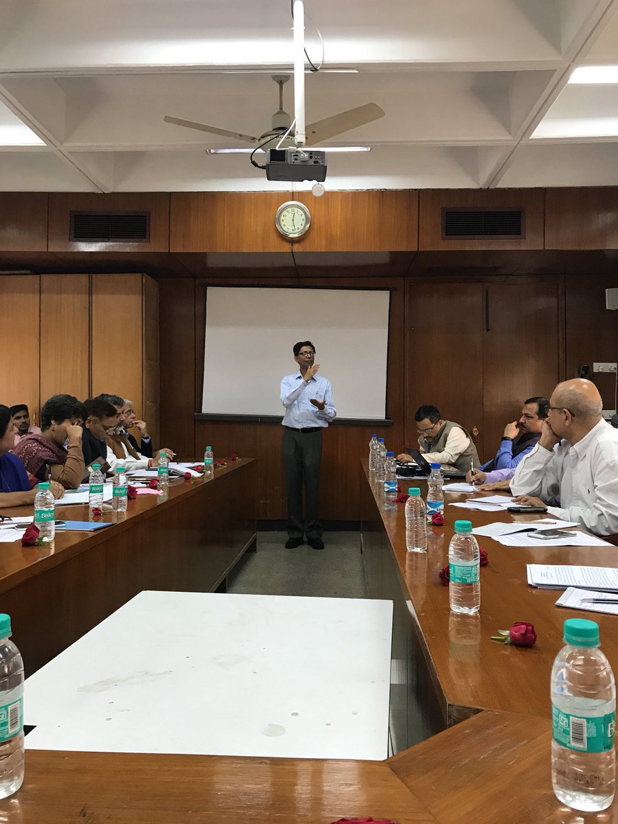 ashwani_mahajan's tweet photo. #AbhijitDas speaks at #RoundTableConference on #EmergingIssuesinWTO organised by @SwadeshiManch @lal_kashmiri https://t.co/4n1i0qtthL